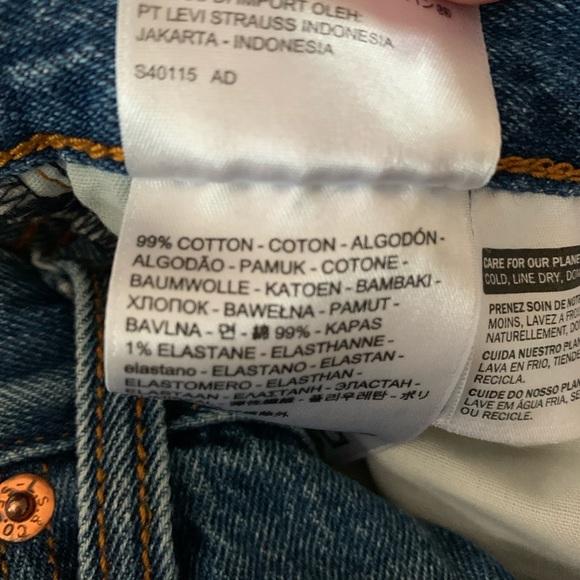Levis Jeans - Picture 5 of 7